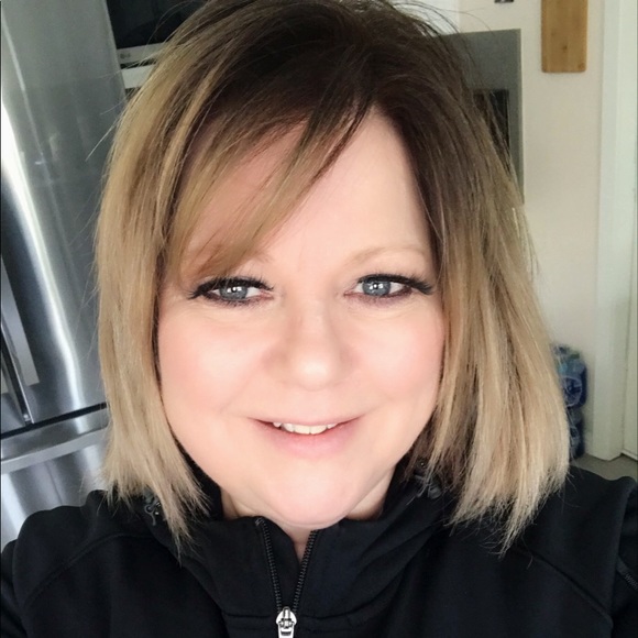 Meet your Posher, Lori - Picture 2 of 2